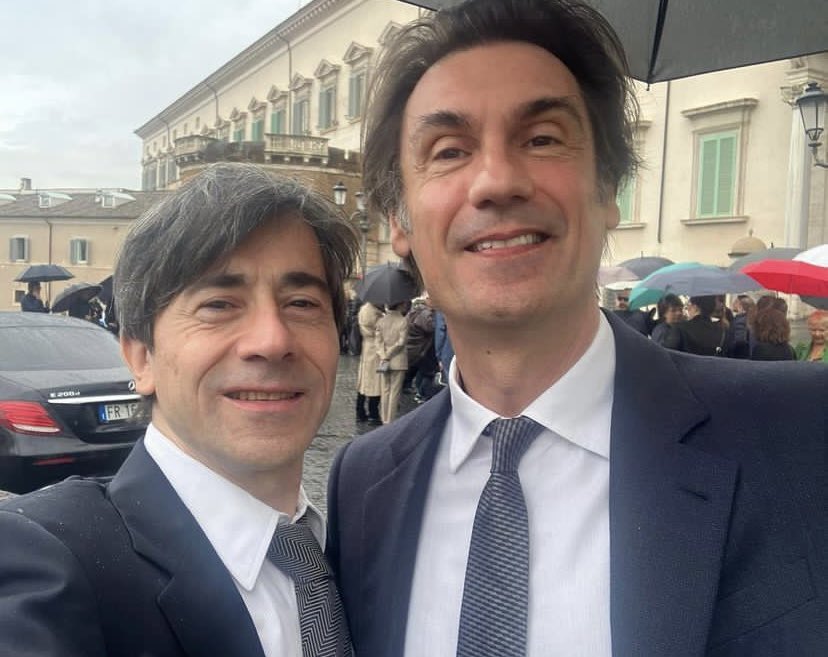 RBcasting's tweet photo. Selfie! Luigi Lo Cascio e Fabrizio Gifuni. #David68 https://t.co/J8KFefoZNn