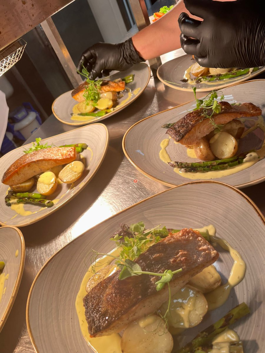 HIMaidstone's tweet image. The kitchen team plating up for the 70th birthday celebration - a private dinner in the Library.
Such a lovely room for a special occasion. 
himaidstonehotel.co.uk/events-and-occ…
#celebration #privatedinner #functionroom #birthdaymeal