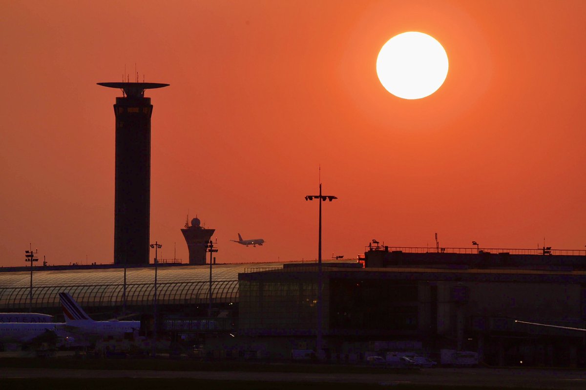 ArnaudGaulupeau's tweet image. Un soir de mai, aéroport Paris-#CDG
🌅 #Sunset #AvGeek #Photo @ParisAeroport