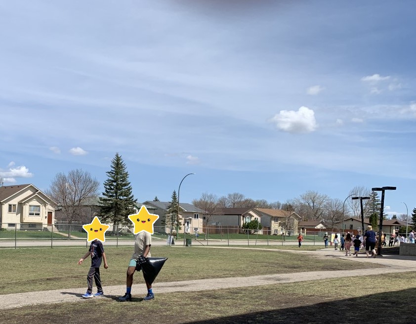 bw_RETSD's tweet image. BWS students helped to beautify the school ground and community when they participated in out Community Cleanup. Great job, everyone!! @RETSDschools