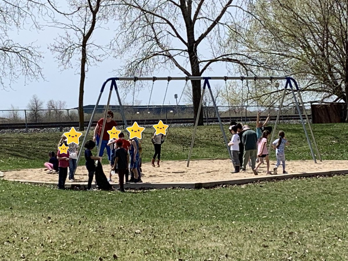 bw_RETSD's tweet image. BWS students helped to beautify the school ground and community when they participated in out Community Cleanup. Great job, everyone!! @RETSDschools