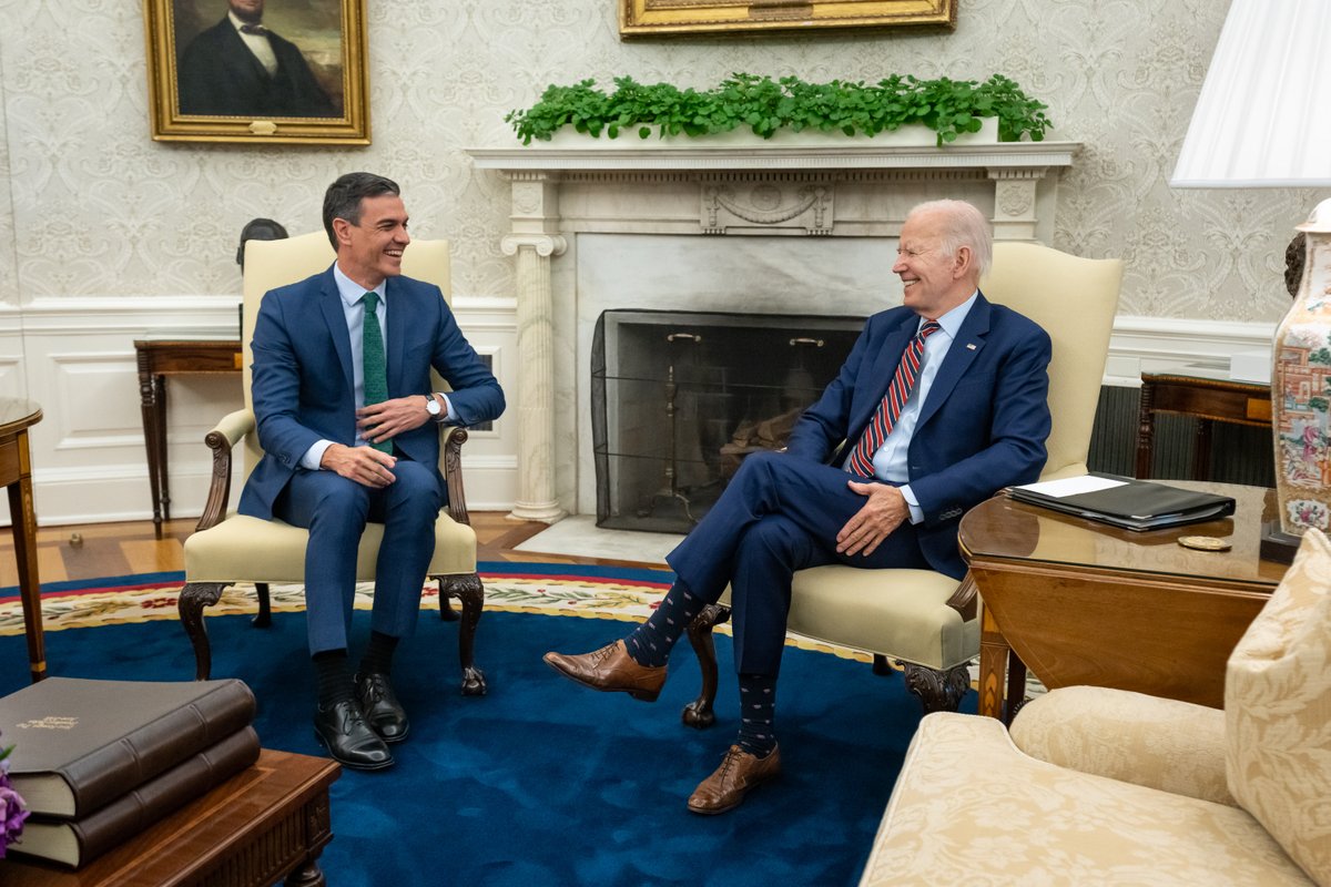 POTUS46Archive's tweet photo. It was a pleasure to welcome President @sanchezcastejon of Spain to the White House today.

We discussed our defense relationship, efforts to combat the climate crisis, and cooperation with space and science.

We're proudly working together to take on these important challenges. https://t.co/f2lHt1yEi5