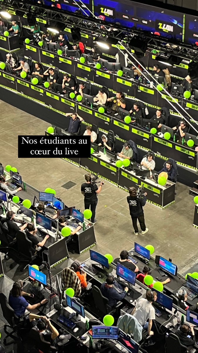 Pris sur le vif ! Nos étudiants essayent de ne rien rater des moments iconiques de cette #ZLAN2023