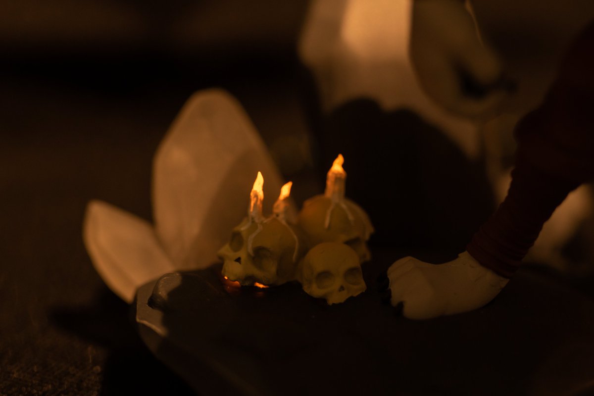 Askildus's tweet image. I'll be sharing my creative projects here, starting with my latest one: Death Wolf by @ManuelDeJorge. I might have added some candle LEDs and what not 👀