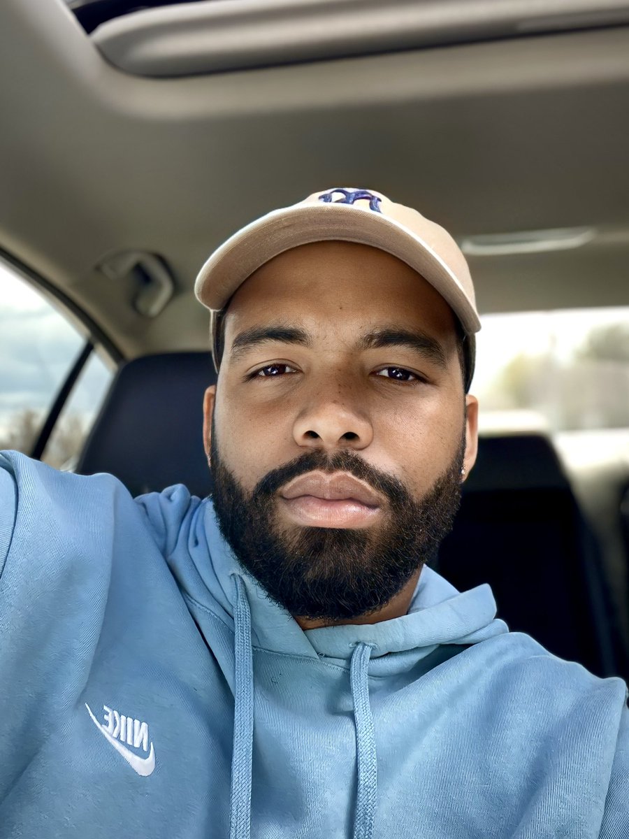 Drothagiant's tweet photo. If you see this RT with non - smiling pic. Keep it going 🫵🏾 https://t.co/sCm1ZZ3Kpq
