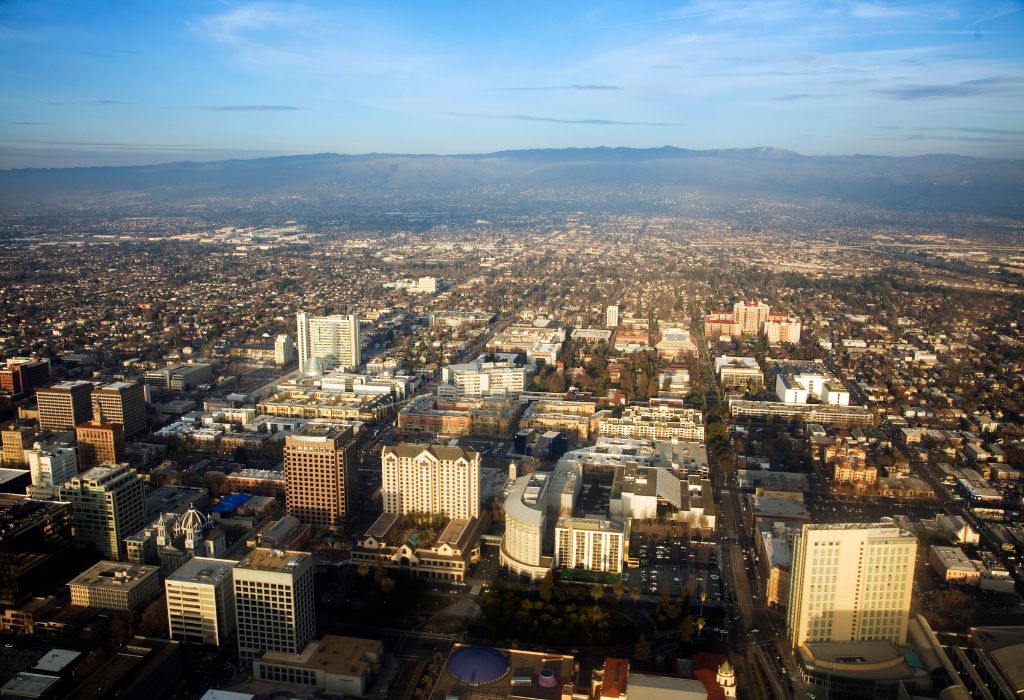 buildingdecarb's tweet photo. CA cannot afford to wait years for urgently-needed funds for community resilience centers. In the face of  climate impacts—from heat waves to flooding—communities need a safe place to access back-up power, cooling, &amp; clean air. #MayRevise  @GavinNewsom https://t.co/nMOIdHww5i https://t.co/lGaKQRKJgt