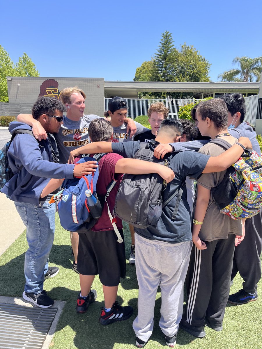 Our very favorite co-presidents <a href="/nicov_4/">Nico Vacca</a> <a href="/Peters2512/">Caleb Peters</a> with a little post game wrap up🥲These young men exemplify ⁦<a href="/SimiValleyHS/">Simi Valley High</a>⁩ success#inclusion
