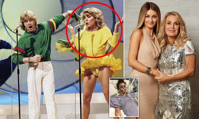 Jay Aston was 19 when Bucks Fizz won Eurovision Now daughter is same age - after surviving illness trib.al/05g86CY