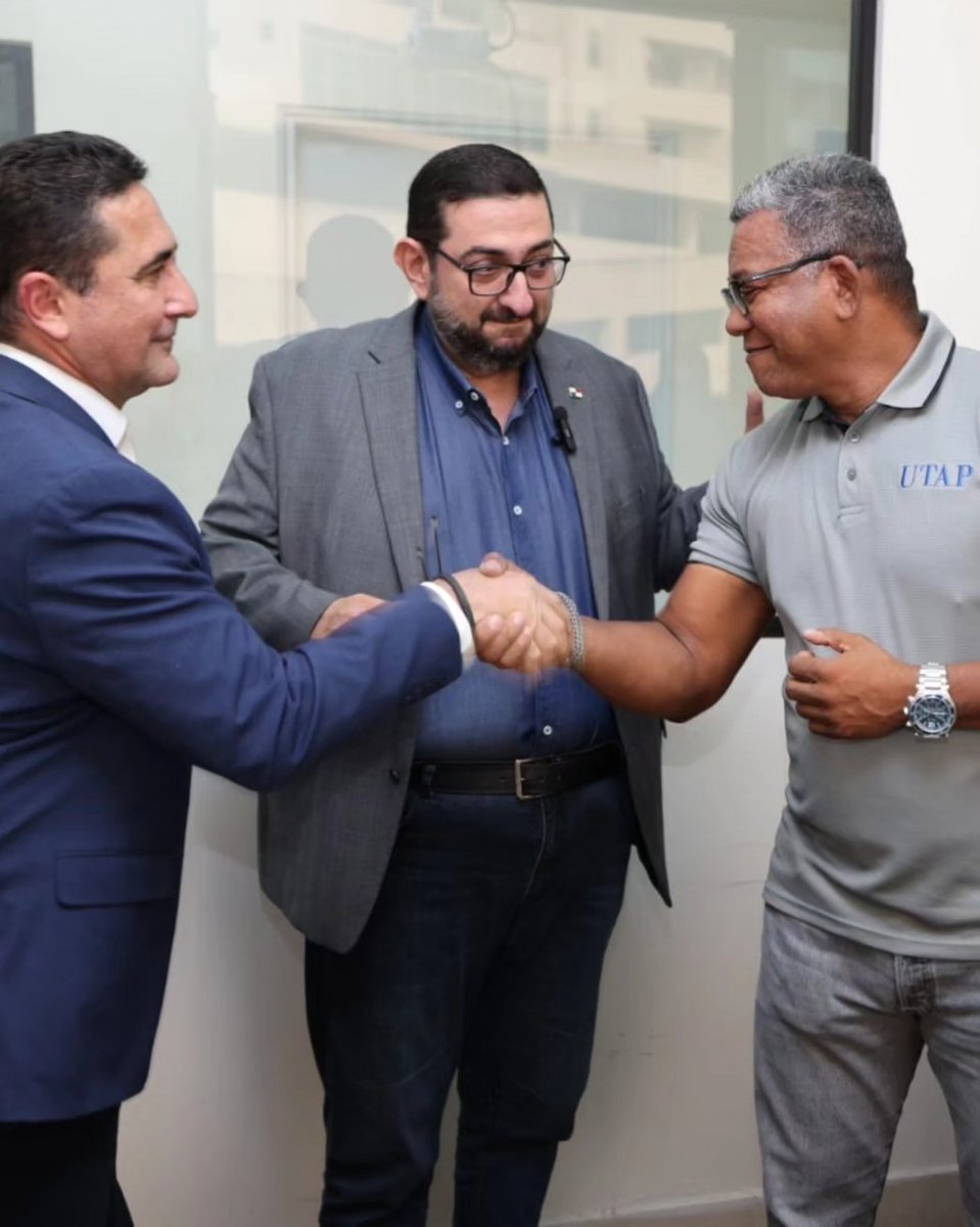 tocumenaero's tweet photo. Agradecemos al @MitradelPma @dorizapataA @fercastillero por su rol como mediador entre las partes, para el beneficio de los trabajadores y la continuidad eficiente de la empresa @tocumenaero 👏🏼

#LaPuertaDeLasAméricas
#AeropuertoDeTocumen
#Trabajadores https://t.co/Jp8BfaCtgf