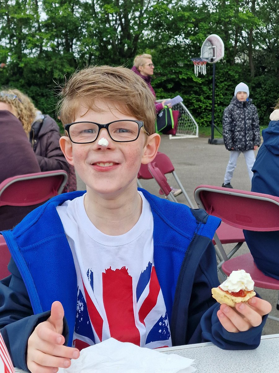 anna_bagshaw's tweet photo. Coronation celebrations continue @WorksopPrioryCE this afternoon as one tries on a cream tea for size! 🇬🇧🤴👑 Thank you 💗 #Coronation2023 https://t.co/VXcCy2RJnF