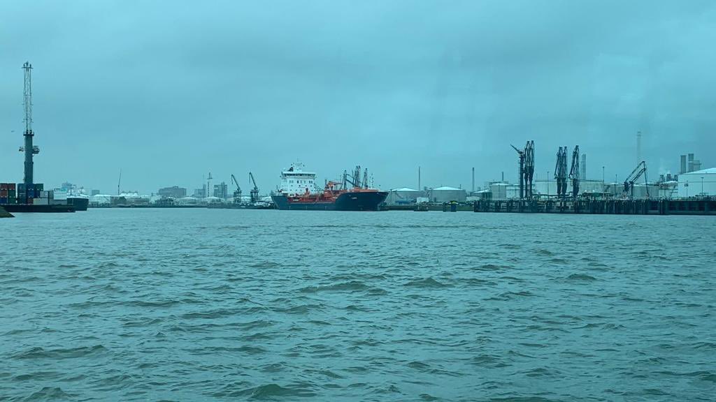 h2_chile's tweet photo. #H2Chile cierra su participación en #WorldHydrogen2023 con una visita técnica al Puerto de Rotterdam para conocer los avances en hidrógeno verde del puerto más grande de Europa. El evento superó récords de convocatoria de sus versiones anteriores con más de 11.000 visitantes. 🙌 https://t.co/fVt5NVDFPj