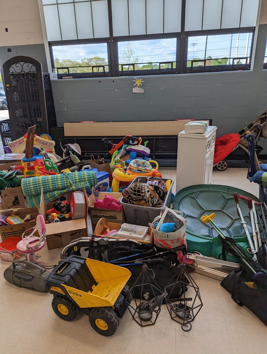 VictoriaSalo's tweet photo. Huge yard sale Saturday, May 13 from 8 to 1 at JFK.  Check it out! https://t.co/RA2QHTnlPR