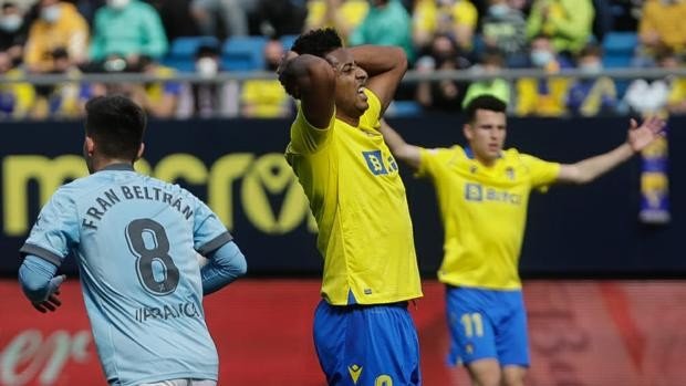 solofichajes123's tweet photo. DATO| Todos los delanteros del @Cadizcf juntos suman esta temporada 12 goles, menos que arietes de rivales directos por la permanencia como Joselu (14), Enes Unal (14), Muriqi (13) y Taty Castellanos (13) #LaLiga https://t.co/PRDkruyghN