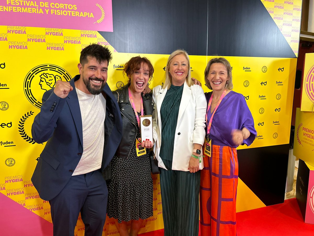 🎥 Tras más de 15 años trabajando en #ComunicaciónySalud, ayer viví uno de los momentos más emocionantes de mi carrera 👉 recoger el #PremiosHygeia a mejor corto documental por 'Detalles'.
Todo gracias a la idea de <a href="/atorresdom/">Antonia Torres Dominguez</a>, a mi <a href="/PachonRios/">Alvaro Pachon Rios</a> y a la #Enfermería del @AreaOsuna.