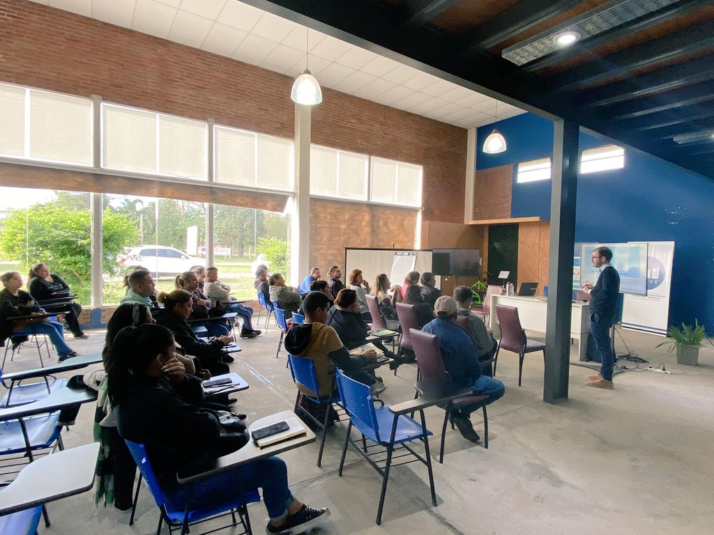 AreaEmprender's tweet photo. 💪 Cada vez más proyectos confían en el proceso del Programa Municipal de Créditos Crece 🚀. Capital humano y financiero. Asistencia técnica y financiamiento.
👉 Hoy iniciamos la capacitación correspondiente a los inscriptos en abril. https://t.co/oJyHWxpuqY