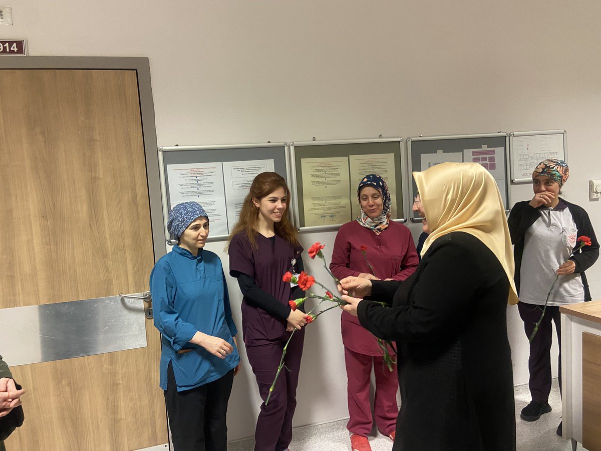 akkadinafyon's tweet photo. 📍Afyonkarahisar Devlet Hastanesi

Başkanımız,Milletvekili Adayımız @Av_FerdaErturk ve teşkilat mensuplarımız, büyük bir özveri ile mesleğini icra eden kıymetli hemşirelerimizi ziyaret ederek, 12 Mayıs Hemşireler Gününü kutladılar. https://t.co/5hk6pJGbEB