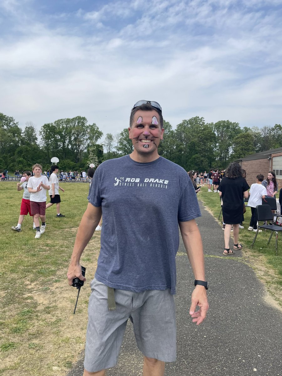 Had the best time <a href="/ThompsonMSpride/">Brian Currie</a> Spring Carnival today! The kids had a blast too. Thanks <a href="/MissCarusoSci/">Mrs. Caruso Pauxtis</a>  and <a href="/BaggsLombardo/">Colleen Baggs-Lombardo</a> !