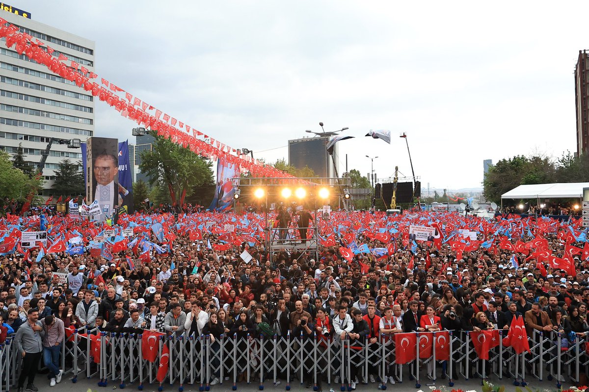 imamoglu_int's tweet photo. Turkey is at a crossroads - we're going to the ballot box on Sunday to choose our next president. 

Today I was privileged to witness an incredibly high-energy rally with Nation Alliance's presidential candidate Kılıçdaroğlu and its other leaders.

Haydi Türkiye! #LetsGoTurkey https://t.co/8gByZonxxg