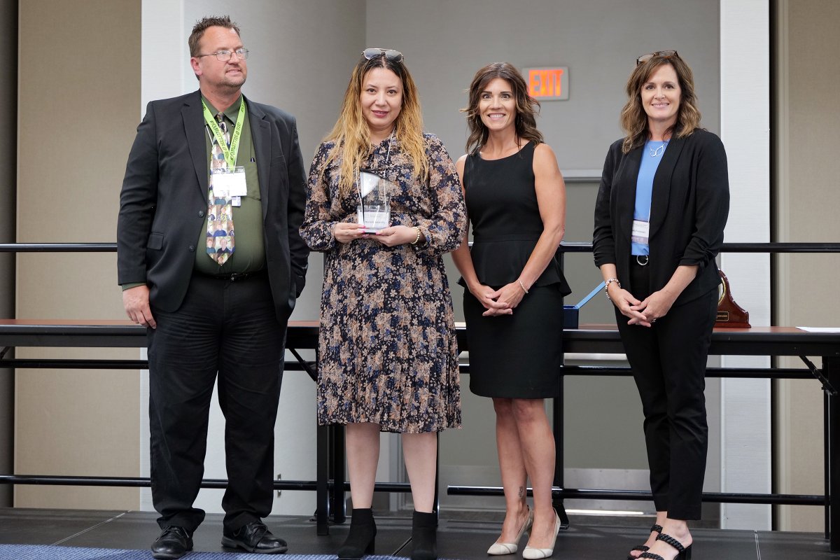 At the Community Advisory Committee annual awards, Heather Albanez, a special ed teacher with TCOE’s AcCEL program, received the Brent Rast Award. 

Mariella Jaramillo, whose son attends Vandalia Elem. in Porterville, received the Linda Hess Award. 

Congrats!

@PortervilleUSD