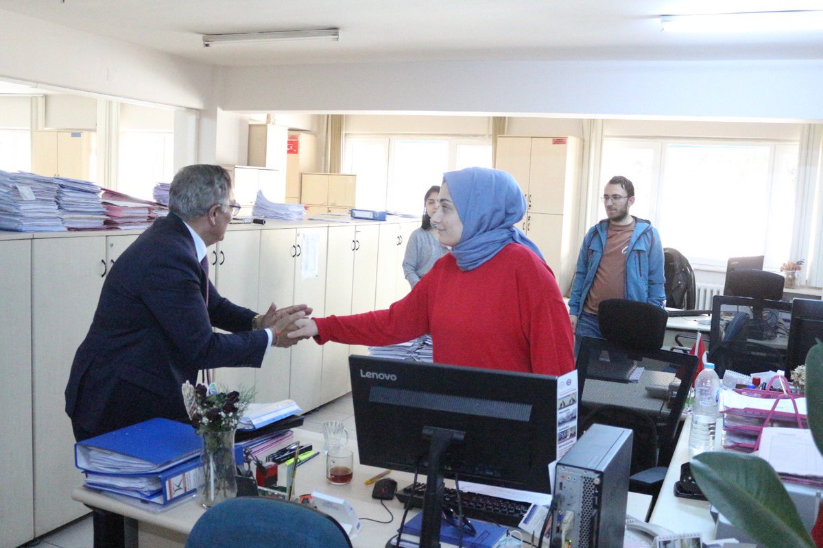 malikaramemis's tweet photo. Defterdarlık, İl Özel İdaresi, Toprak Mahsulleri Ofisi, Enerjisa kurumlarımızda çalışan memurlarımız ve işçilerimizi ziyaret ettik. Şunu açıkça söyleyebilirim Çankırı'mız değişimi bekliyor. Az kaldı. Çankırı kazanacak hep birlikte kazanacağız. https://t.co/C1H7nh7CJx