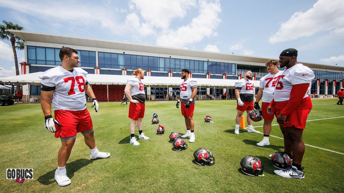 Buccaneers's tweet photo. Rookies aren't messing around 👀

#GoBucs https://t.co/Mjao0bAGTk