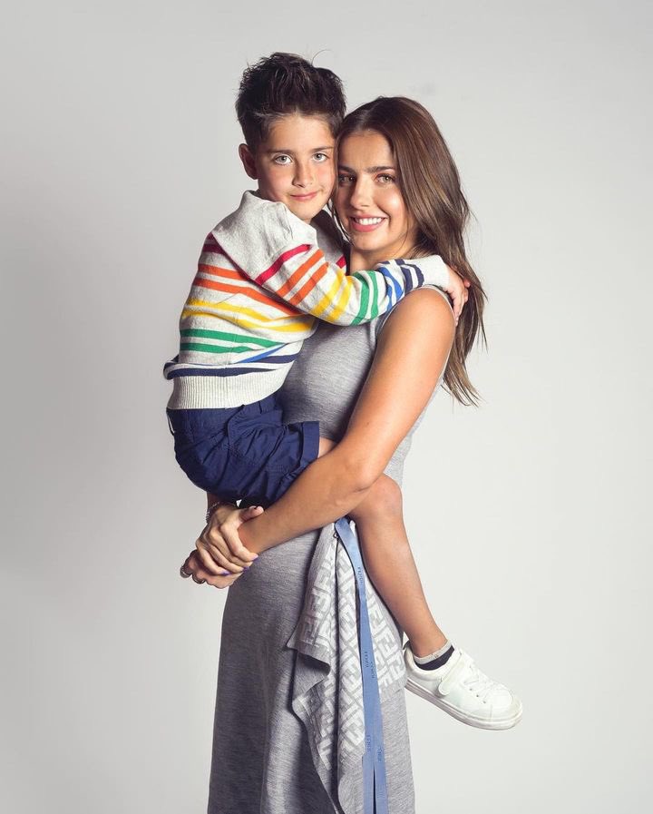 Que hermosa mamá  con su pequeñin tan guapo #michellerenaud y #marcelo ❤️❤️🫶🫶