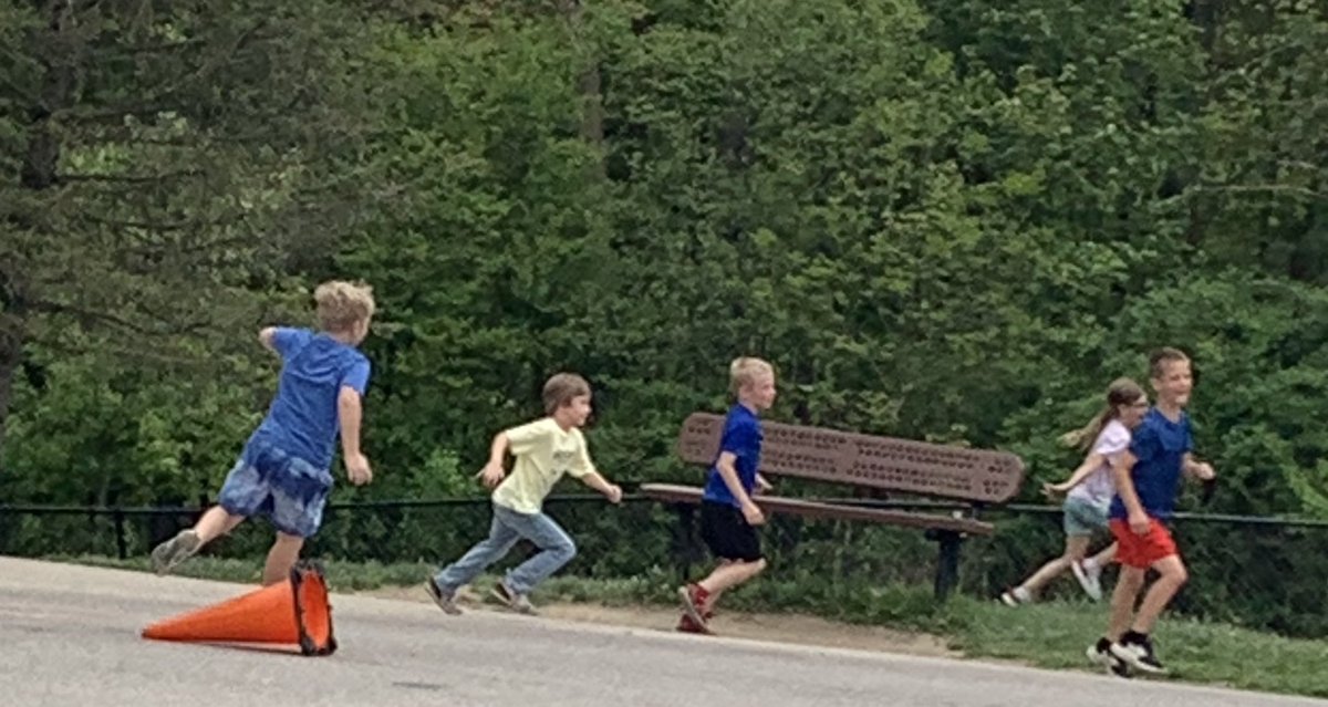 mrslangersclass's tweet photo. After working so hard all week, we enjoyed hanging out with friends during extra recess! #thisischagrin #supersecondgraders https://t.co/bp4z5ml6ZU