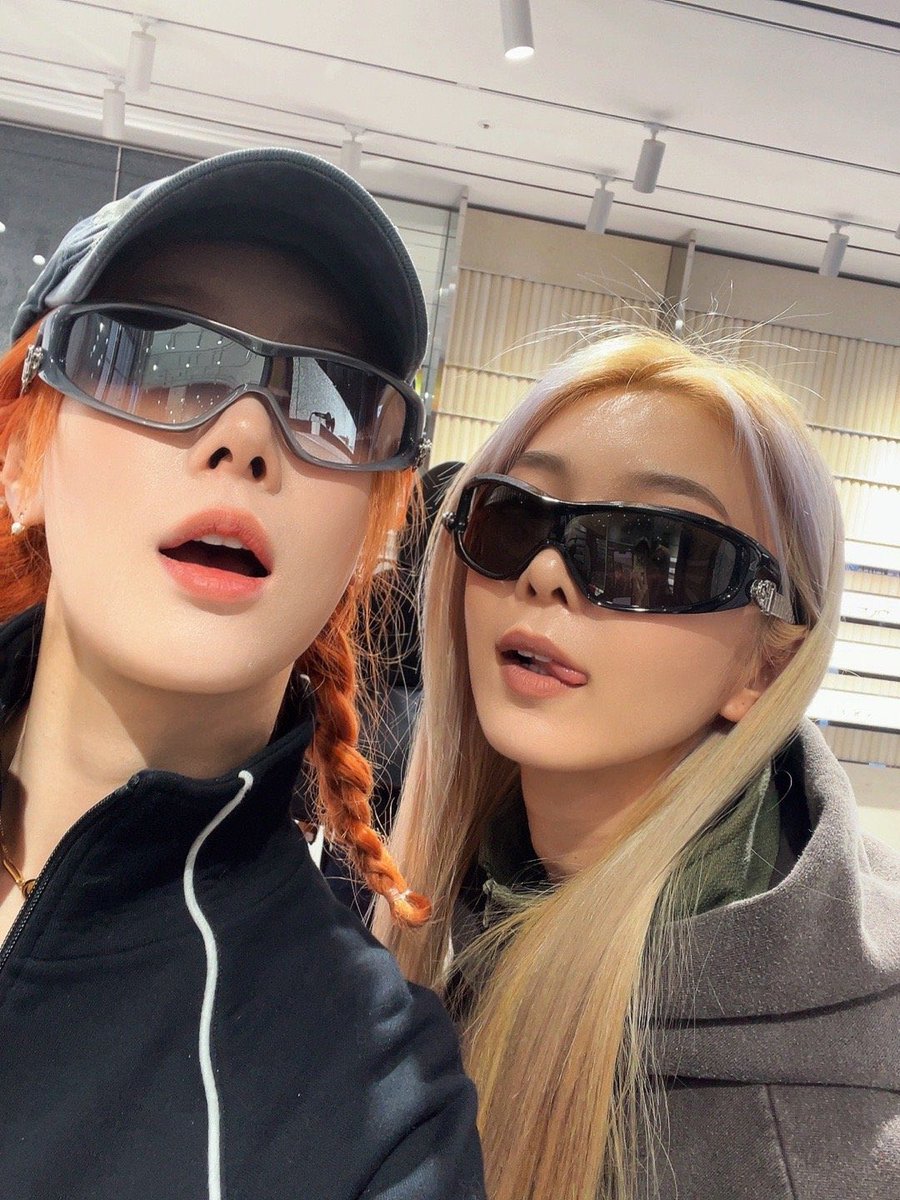 picsofdami's tweet image. dadong forever