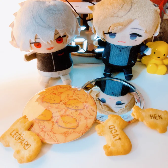 缶ミラー届いたツヤツヤでかわいい…!