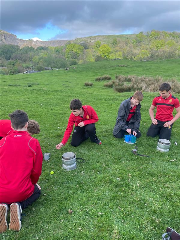 NowellHouse's tweet photo. Year 9 out on their Outdoor Adventure and Education thsi afternoon. Being shown the ropes on some trangias by Mr Hawkins! All worth it for the hot chocolate I think..! https://t.co/I08jYgArcB