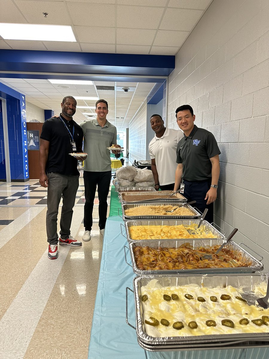 Enjoyed serving lunch for our staff today. We ❤️ our teachers! 

TY to our partners for making #TeacherAppreciationWeek possible!

#trueNorth #empower
@NFHS_TrueNorth @forneyisd @justinwterry @coachluster2