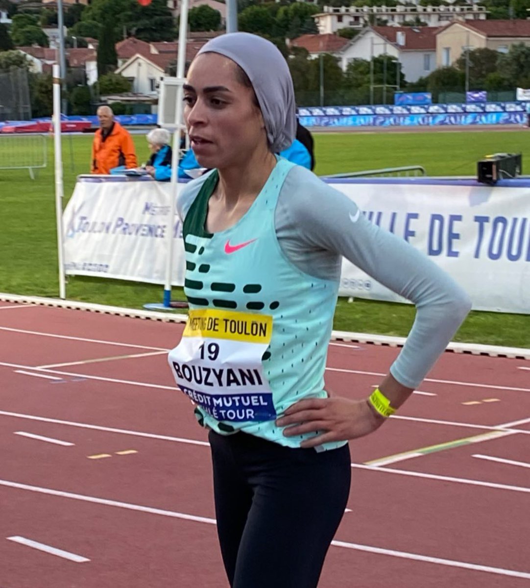 ali3bidi's tweet photo. L’athlète Tunisienne #MarwaBouzayani a réalisée une performance remarquable lors du meeting d’athlétisme de Toulon en France ce soir. Elle a remporté la course de 2000 m steeple avec un temps assez prestigieux de 6 minutes et 04,05 secondes, battant ainsi la meilleure performance mondiale de cette année 2023 et se classe neuvième de tous les temps. Félicitations à Marwa pour cette réalisation incroyable ! Et bon sommeil pour nos médias à la con