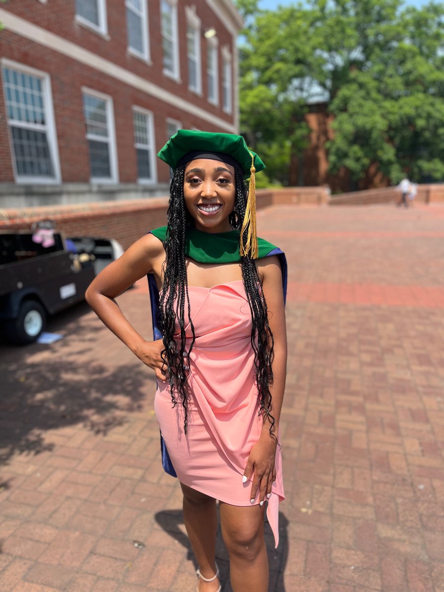 saedwards18's tweet photo. Today I graduated from Howard University College of Medicine. The love and support I received over these past four years has been immeasurably more than I could have imagined. Michigan, here I come! 🤗💙 #Classof2023 #howardugrad https://t.co/a1VQ6LJSXy