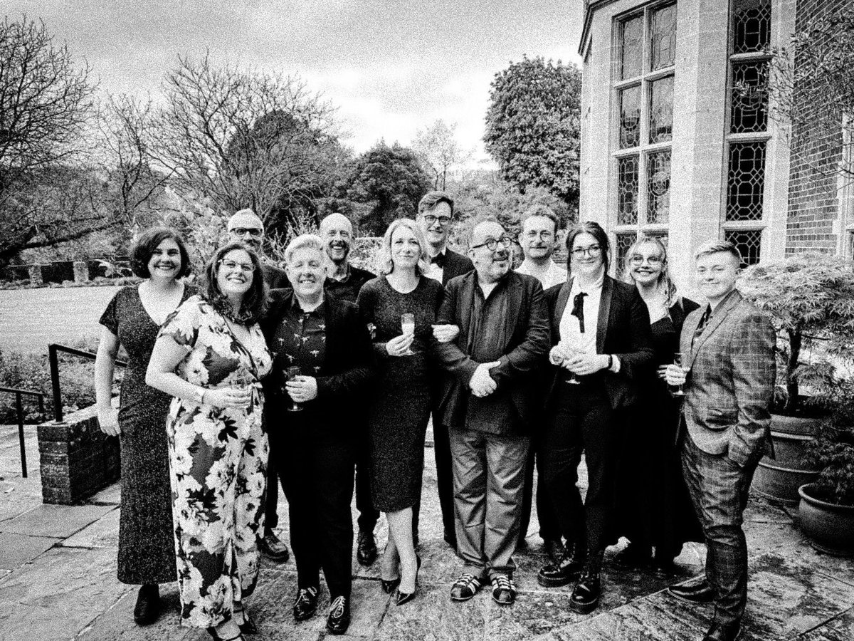 GFOPromptDesk's tweet photo. .@Glyndebourne Stage Management Team 2023 plus surprise guest 😁 #SquadGoals #NoOrdinaryOpera https://t.co/0NTlpzVhzX