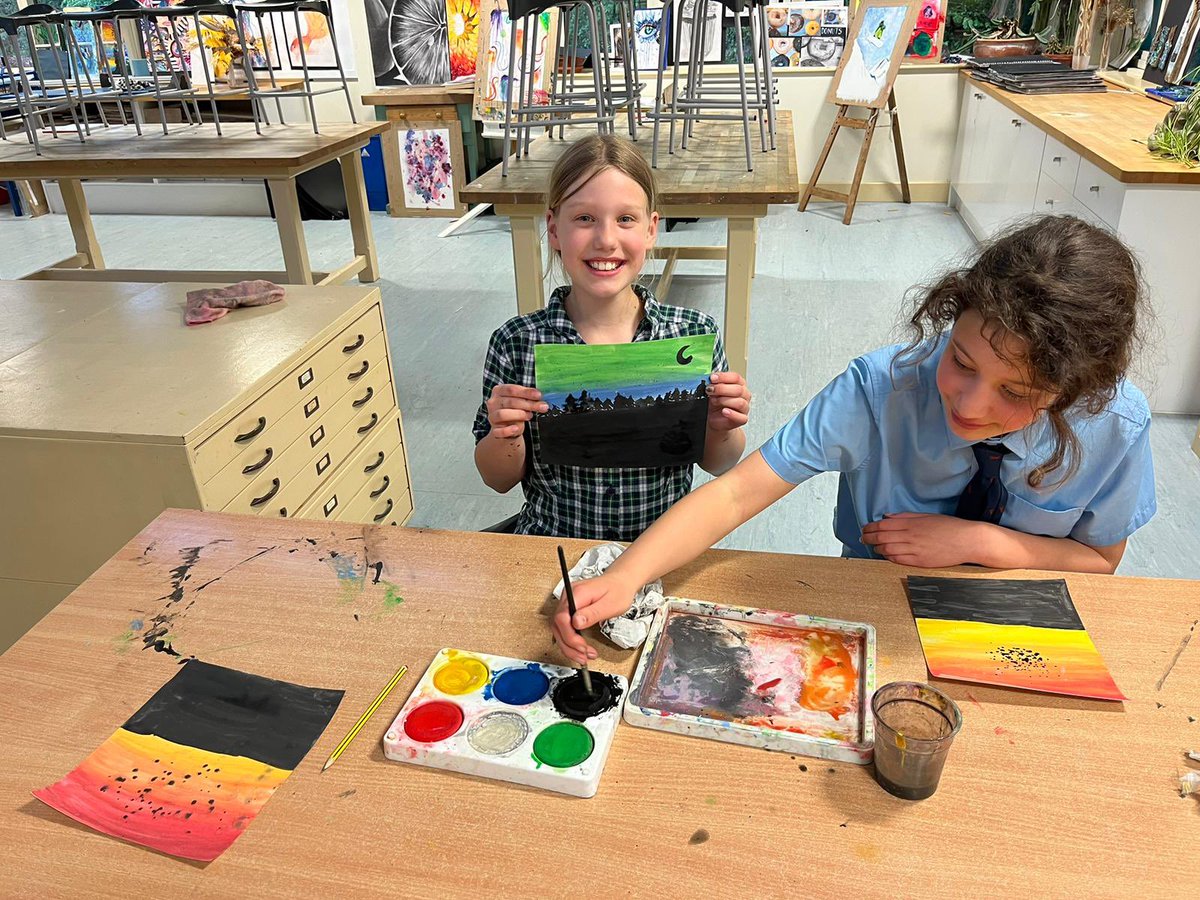 Our evening art activity offers some of our boarders the perfect place to relax and channel their awesome creativity. Painting and pastel tasks this evening! 🎨👩‍🎨 #areptonprepstory #BoardingLife