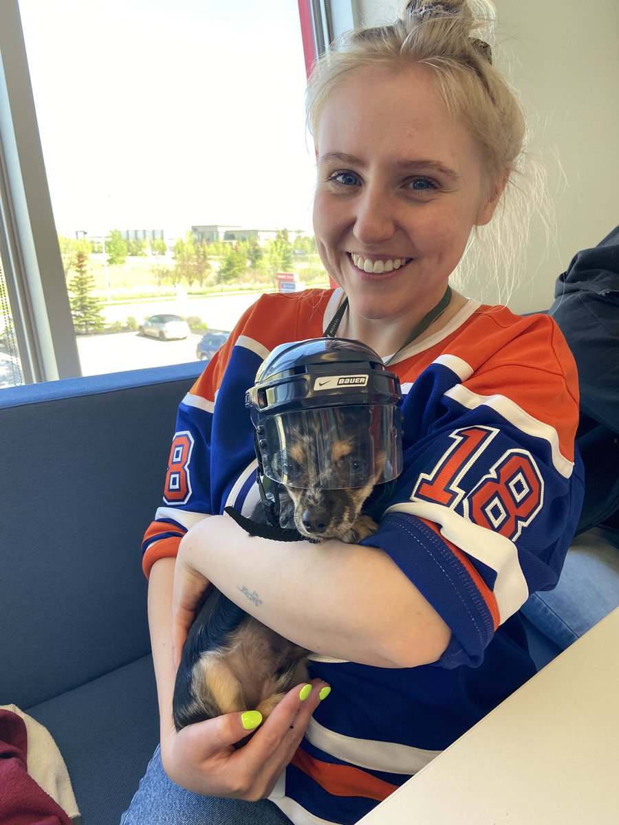 VickiQL's tweet photo. We’re all set for the game tonight! 
#EdmontonOilers #LetsGoOilers #NHL @OilersNation @EdmontonOilers https://t.co/dOn75oyXEB
