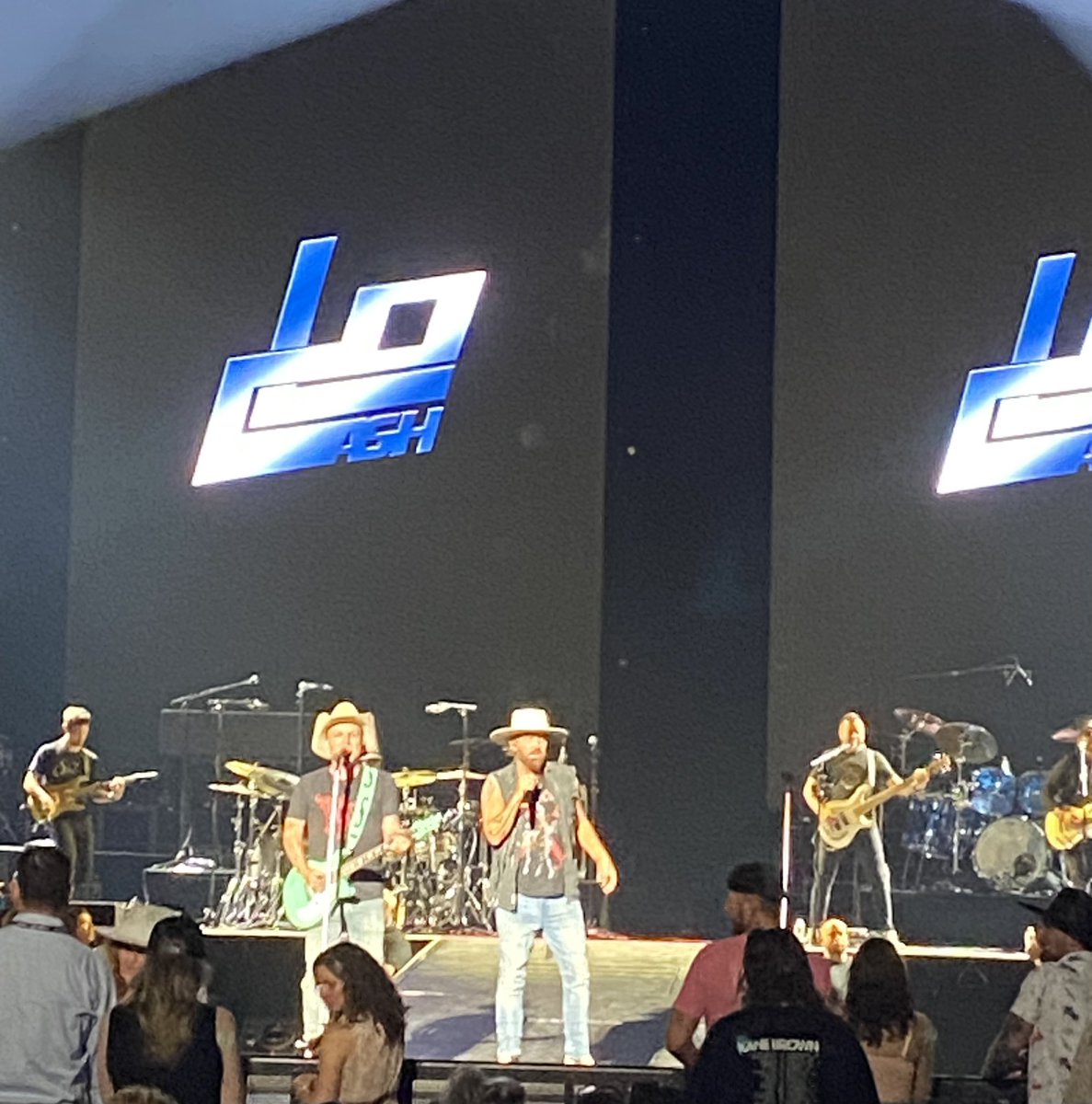 TexasTCaster's tweet photo. #SupportingLiveMusic @LOCASHmusic https://t.co/XFLMIjDLsG