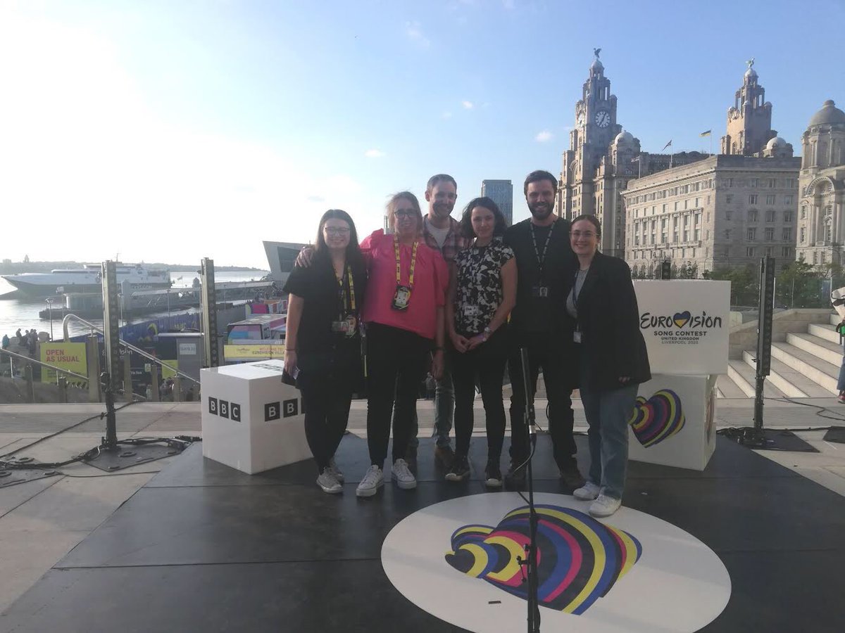 claremcdonnell1's tweet photo. Great day with a great team.
Love you #Liverpool #Eurovision 
Thankyou @mattbonebbc @BethanHolmes @alastairbauer @McdadeElle #annatodd #bbcnewscast @manszelmerlow @DanielRosney @NgunanAdamu @JonathanAspinw1 
What a ride today was
@bbc5live Drive team. You rock ❤️ https://t.co/XI8icBiqbp