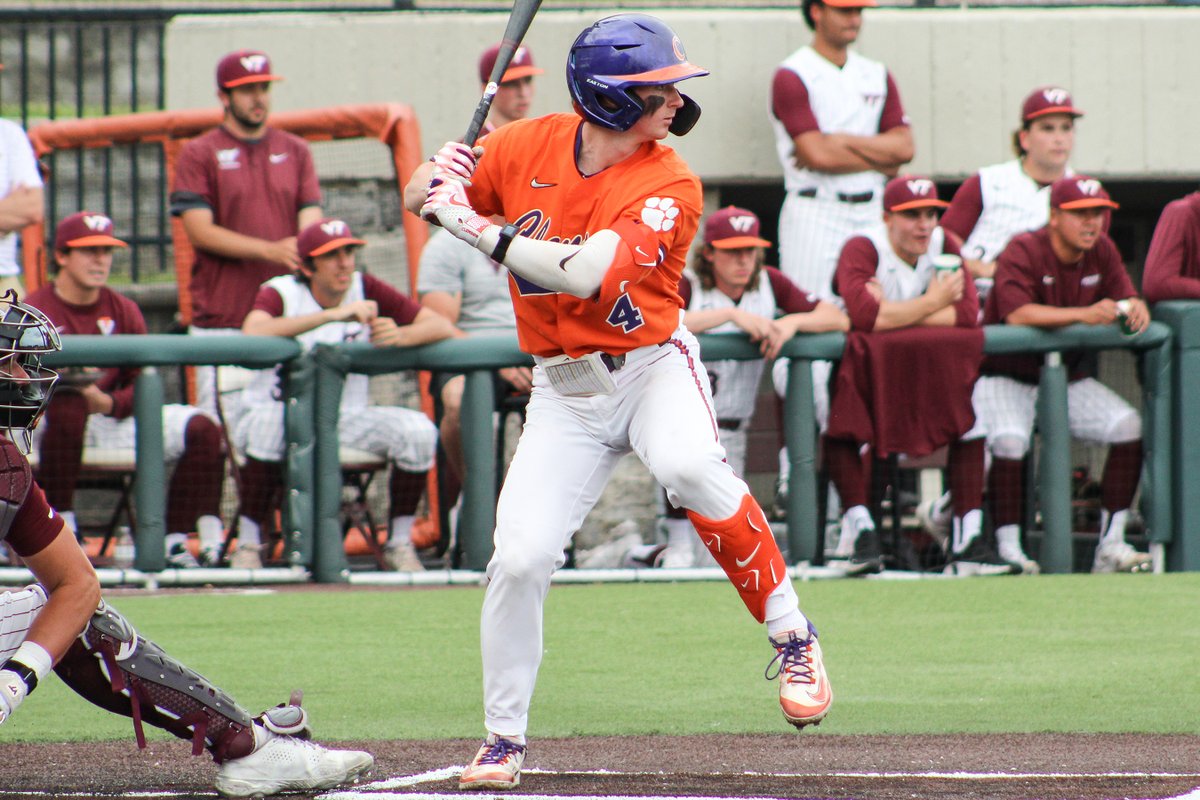 Don't blink...

ANOTHER two-out single, this time by <a href="/BennBlackwell/">Benjamin Blackwell</a>, scores #Clemson's 8️⃣th run of the inning!

T5 || CU 9, VAT 4