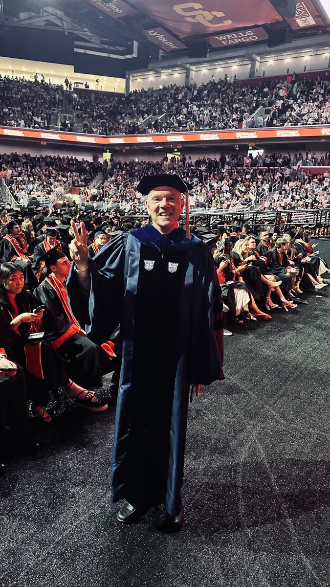 garrett_geoff's tweet image. So much love and energy in the room before the ⁦@USCMarshall⁩ #undergraduate #commencement2023