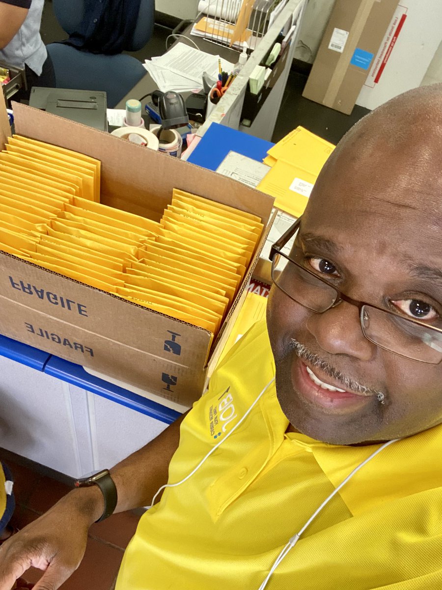 harpmuzak's tweet photo. Happy and Grateful to be mailing off hard copy CD’s at the Post Office! #blessed #workingtowardsmygoals #doingitmyself #independentartist #vocalist #singer https://t.co/cILGImgENz