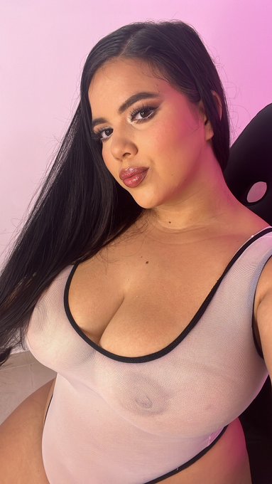 Follow me and rtweet baby 🔥😈 https://t.co/fSyo0tDwdo