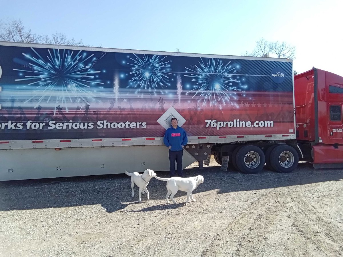 Deliver magic in a really cool truck 🎆 We're looking for seasonal Class A &amp; Class B drivers to join our 4th of July operations! Learn more and apply at 76fireworks.com/careers/ 

#midmojobs #truckdriver #drivingjob