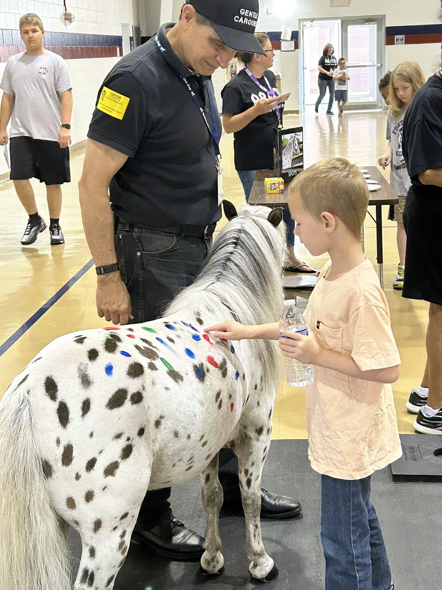 fort_mccoy's tweet photo. Our 1st and 2nd graders learned about kindness today from Circus the horse and the Gentle Carousel team! @MCPS_Elementary @chadefrazier https://t.co/vu4eg2uHyl