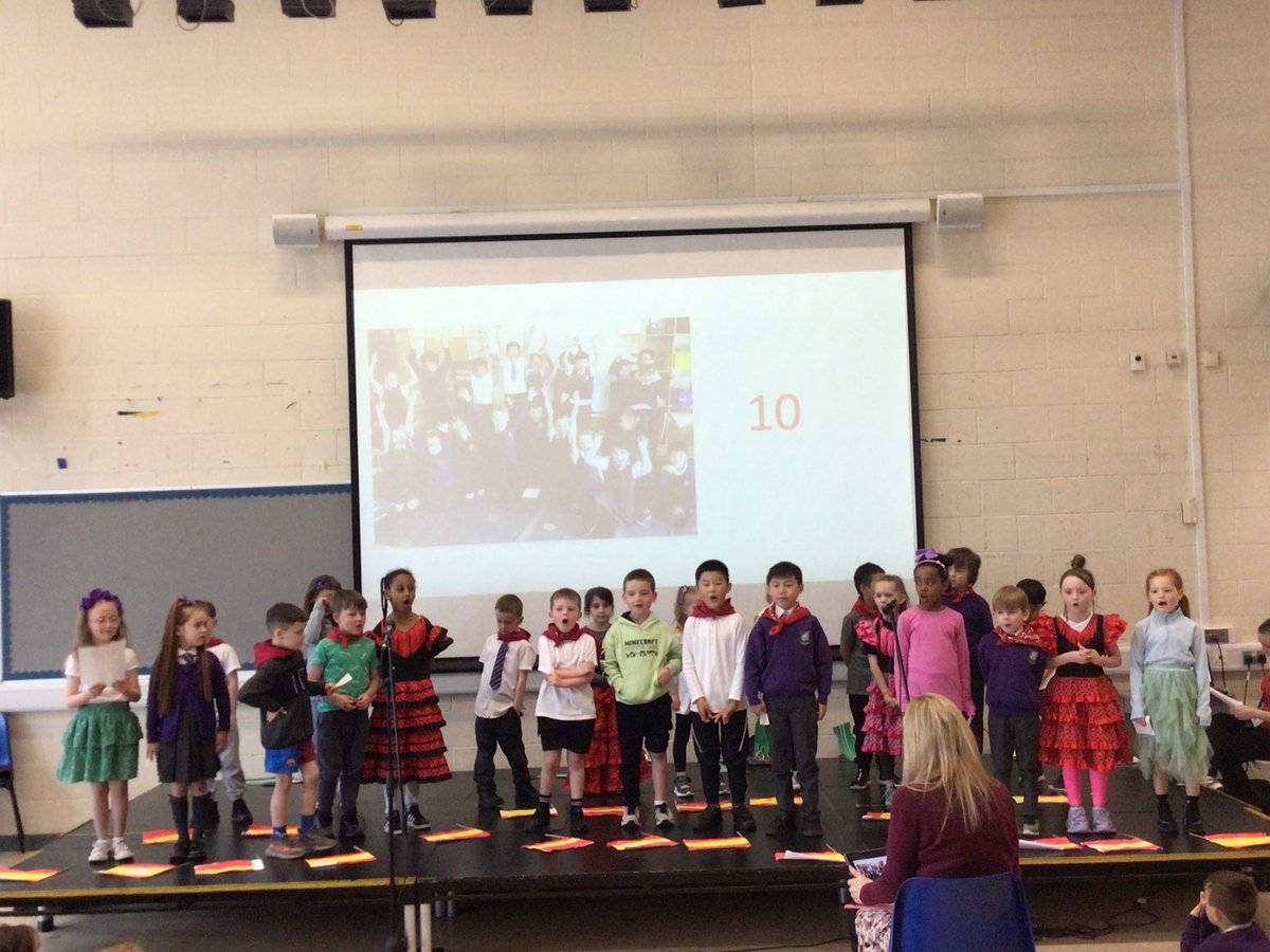 Educ8ingInHeels's tweet photo. Congratulations to P2/3 - they showcased their learning of Spanish language &amp; culture at assembly for their peers &amp; families today @StMonicaMilton 🇪🇸🏫🎭 
Muy excelente!🗣️🌟👏🏾 @Glasgowlangs #GlasgowLovesLanguages #LifeIn1Plus2Languages https://t.co/wJmVIMVBPL