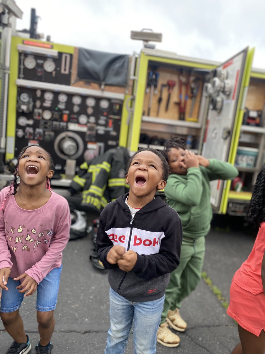 preciousb_stl's tweet photo. The fire trucks were giving the children life today!!! ☺️🚒👩🏾‍🚒🧑‍🚒 I love it!!! #Inspiration #elementarycareerfair #Highlandelementary https://t.co/TTe9Xq2poX