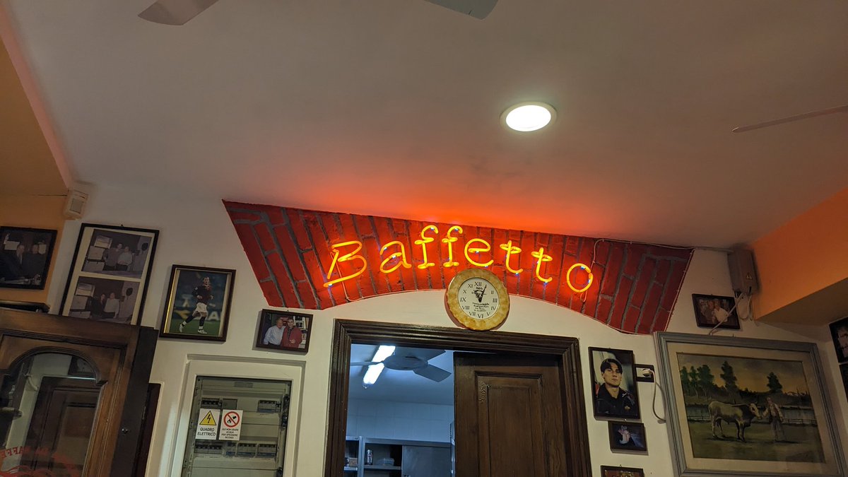 Reinhold Messnerrek eta biok toki berean jaten dugu pizza Erroman, eta izugarria da!