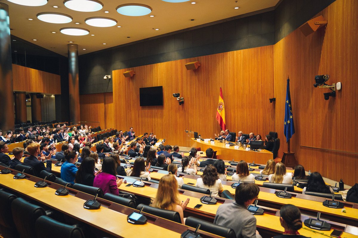 acecchinim's tweet photo. Quiero hacer especial mención a Luisa Lafuente, coordinadora de @NebrijaMUN. Sin ella, nunca nos hubiésemos planteado la realización de este evento. Agradecemos también al Congreso de los Diputados y a la @ComunidadMadrid por abrirnos las puertas para la celebración de este acto. https://t.co/M1mFG1wvBB