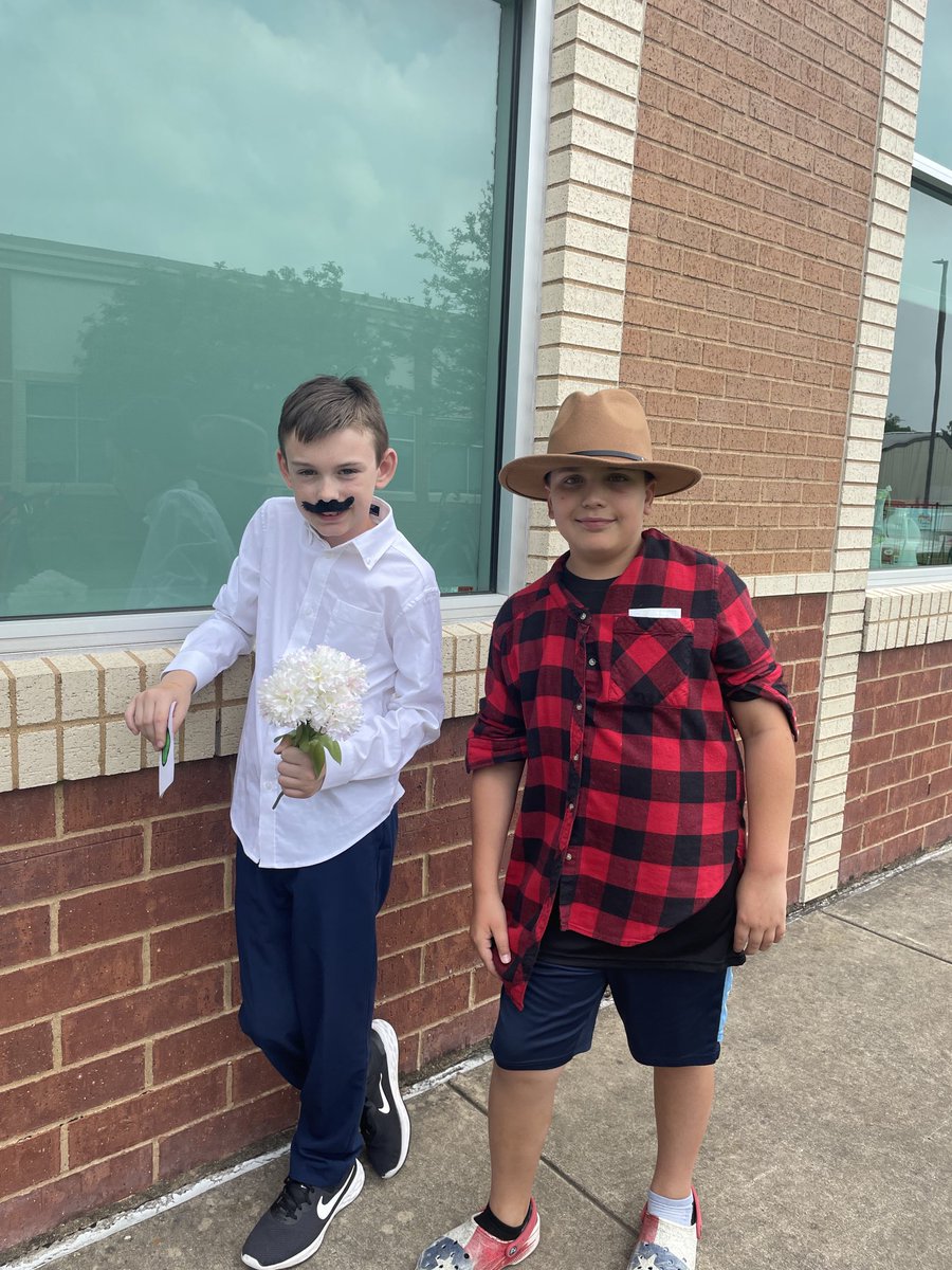 Jones_Teaches's tweet photo. More from our Living History Museum! ⁦@HMECardinals⁩ #hmeproud https://t.co/j5mZDwwL7t