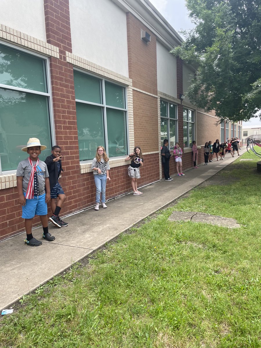 Jones_Teaches's tweet photo. More from our Living History Museum! ⁦@HMECardinals⁩ #hmeproud https://t.co/j5mZDwwL7t